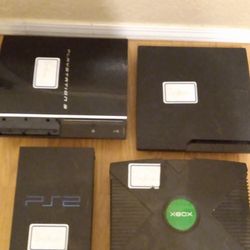 Lot Of 4 Broken Consoles PS2, PS3, XBOX