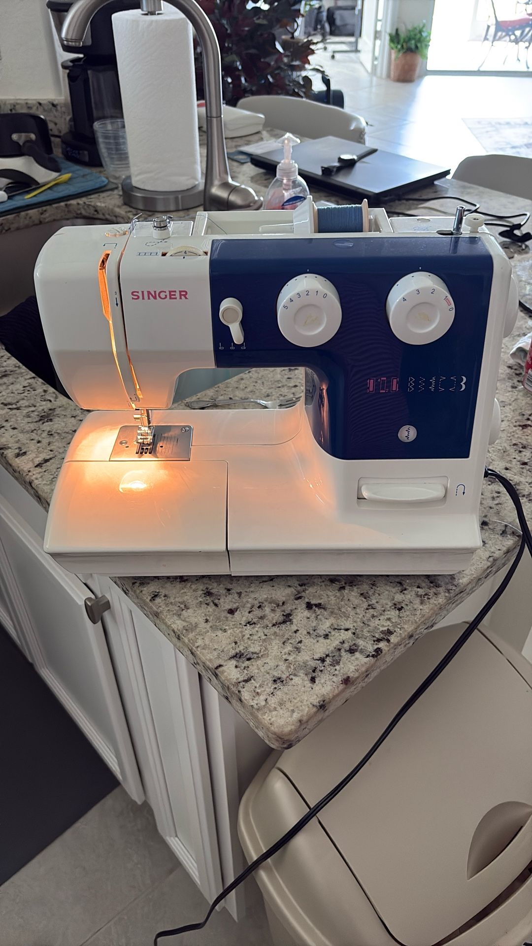 Singer Seeing Machine -works!  Plus Sewing Things