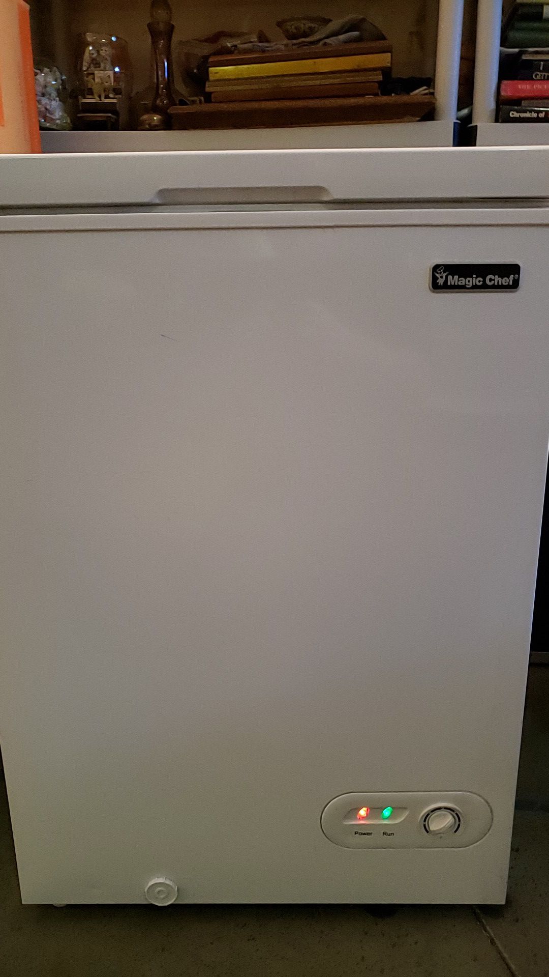 Magic chef 3.5 ft³ freezer cooler model HMCF35W2 white