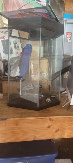 Complete 20 Gl hexagonal tall aquarium