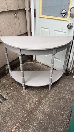 Entry Accent Table