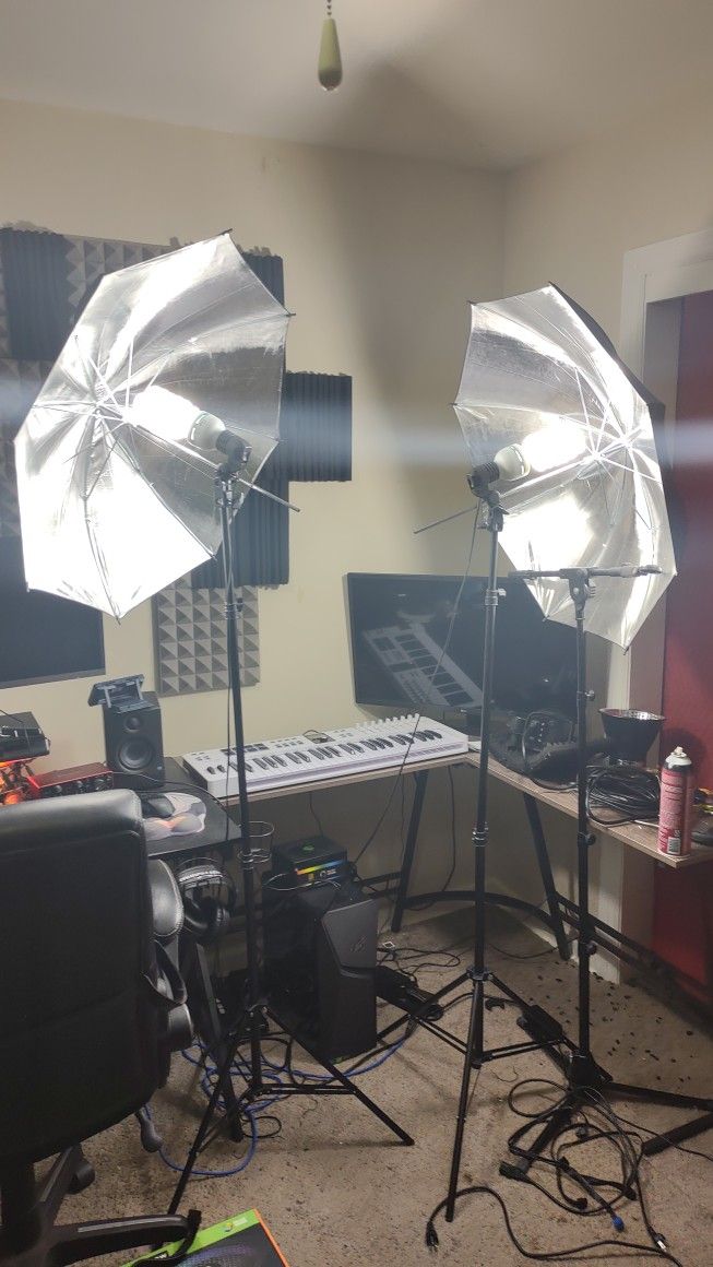 2 Studio Lights
