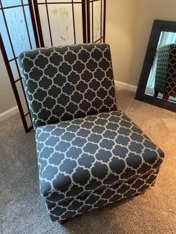 Upholstered Armless Removable Wood Legs Chair Pattern