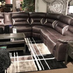 Power Reclining Sectional 