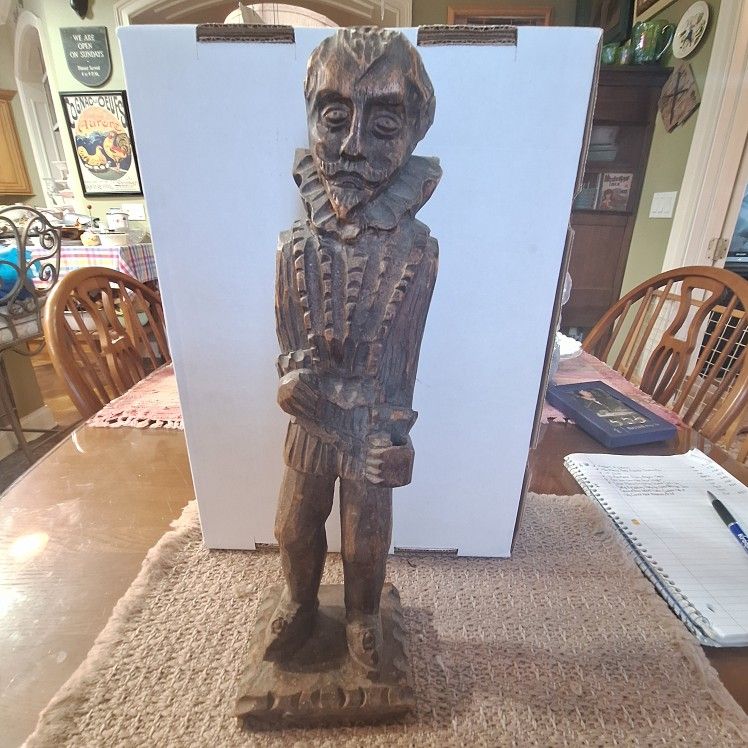 VINTAGE WOOD CARVED NOBLEMAN/PRIEST