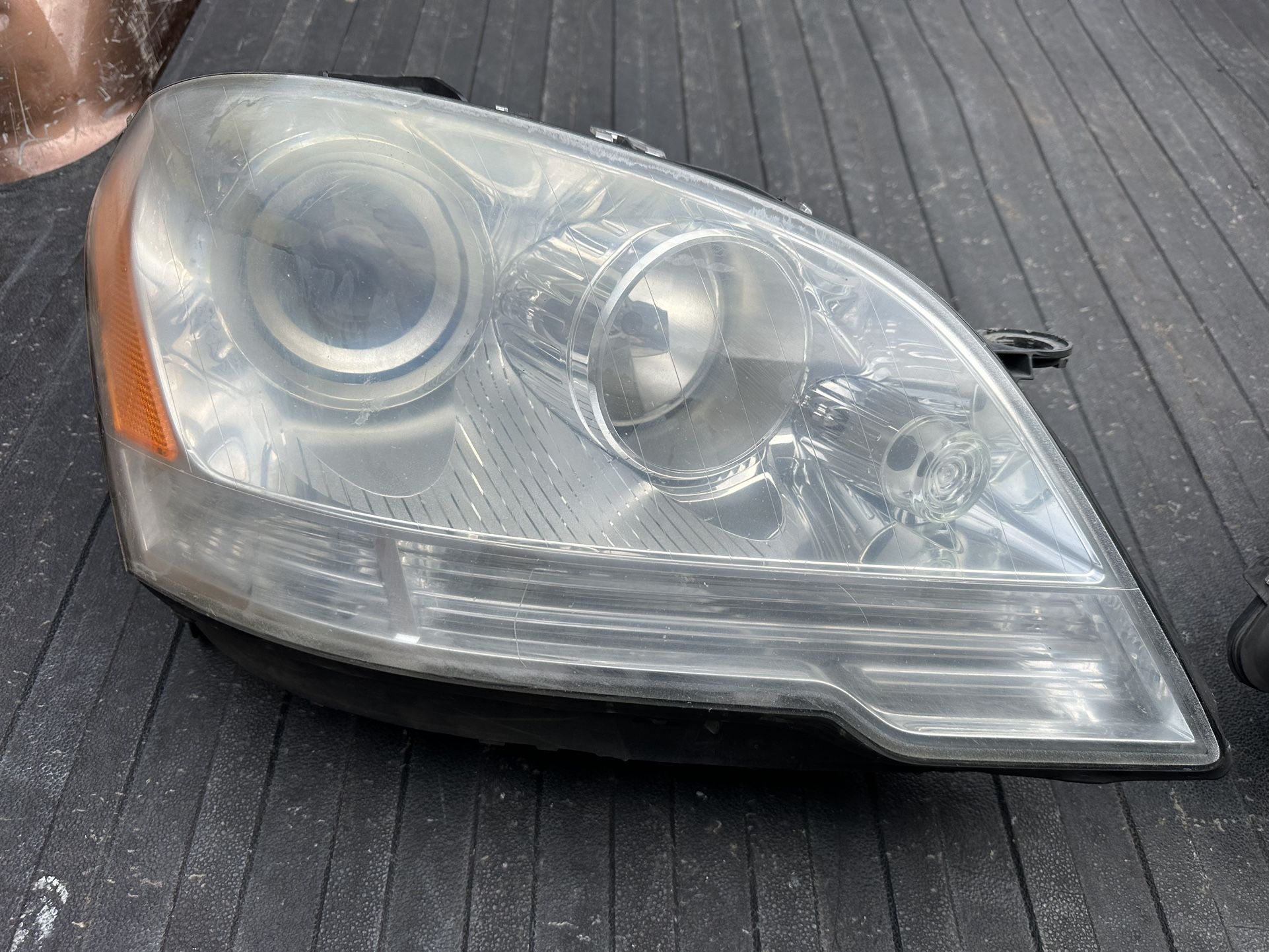 2009 To 2011 Mercedes Benz ML350 Headlight Assemblies