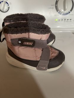 Kids Size 10c Nike Boots