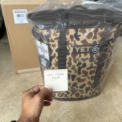 YETI Hopper M20 Wetlands Camo