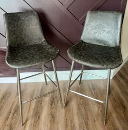 Set of 2 Modern Counter/Bar Stools – Distressed Leather Look