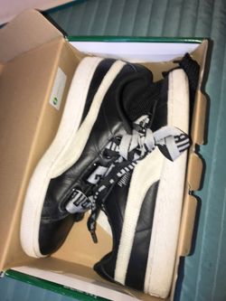 Women’s Pumas Size 9
