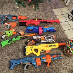 10 NERF GUNS/ NERF DARTS