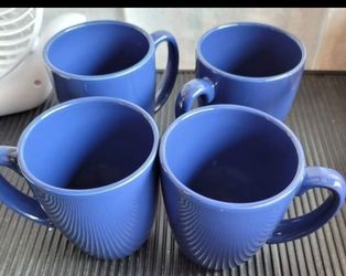 4 blue Corelle coffee mugs. good condition stoneware