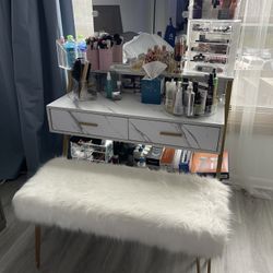 For sale Makeup Dresser, Makeup Mirror and Rectangle Stool for Makeup Desk for Dressing Room