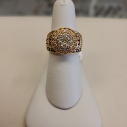 10k Gold Rings 9.1 Grams Size 7 If You Are Interested Ask For Maribel Thank You 😊 