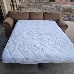 Queen Size Pullout Couch