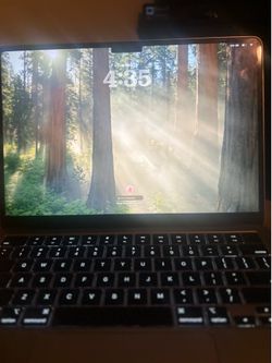 Apple MacBook M2