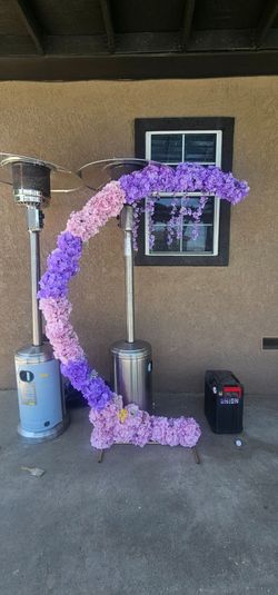 Flower garland with stand