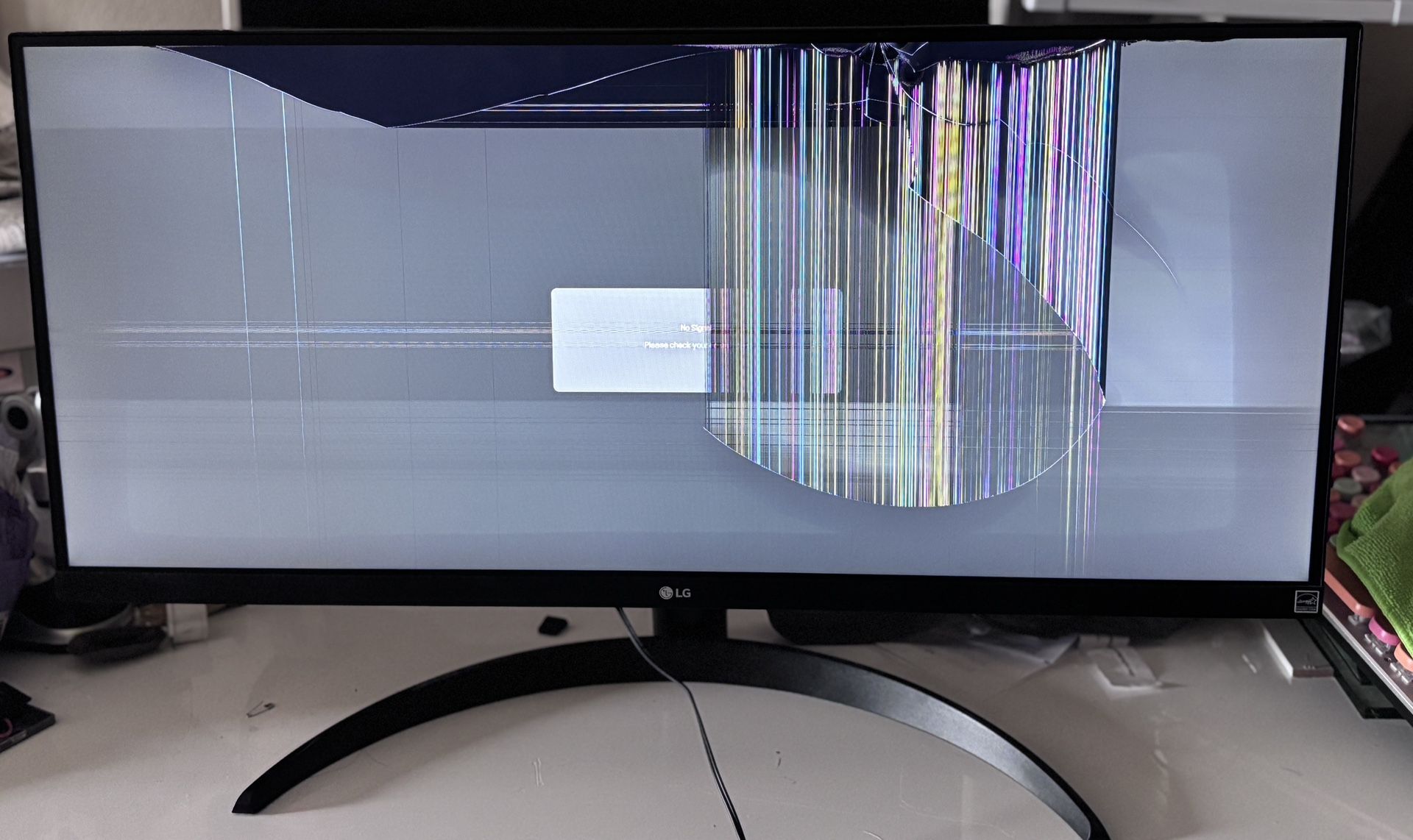 LG 29” IPS LED UltraWide FHD 100Hz AMD FreeSync Monitor with HDR (HDMI, DisplayPort) - Working Screen Cracked