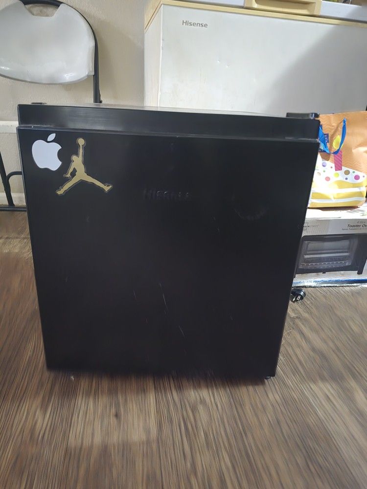 Mini Fridge 
