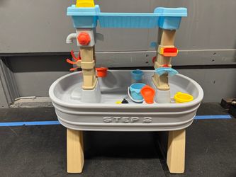 Step 2 Water Table with Cover