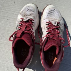 Under Armor Turf Shoe (size 10)