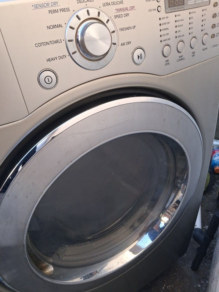 LG Tromm Clothes Dryer