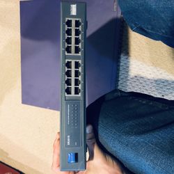  Linksys Unmanaged 16 Port Switch  