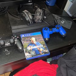 PS4 With 2 Contols