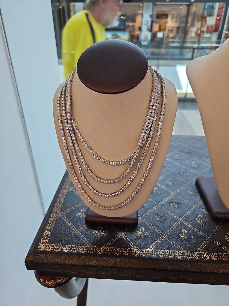 925 Sterling Silver MOISSANITE https://offerup.co/faYXKzQFnY?$deeplink_path=/redirect/ Tennis Necklesss
