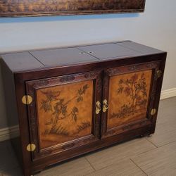 BEAUTIFUL SOLID WOOD BUFFET/ CONSOLE TABLE 