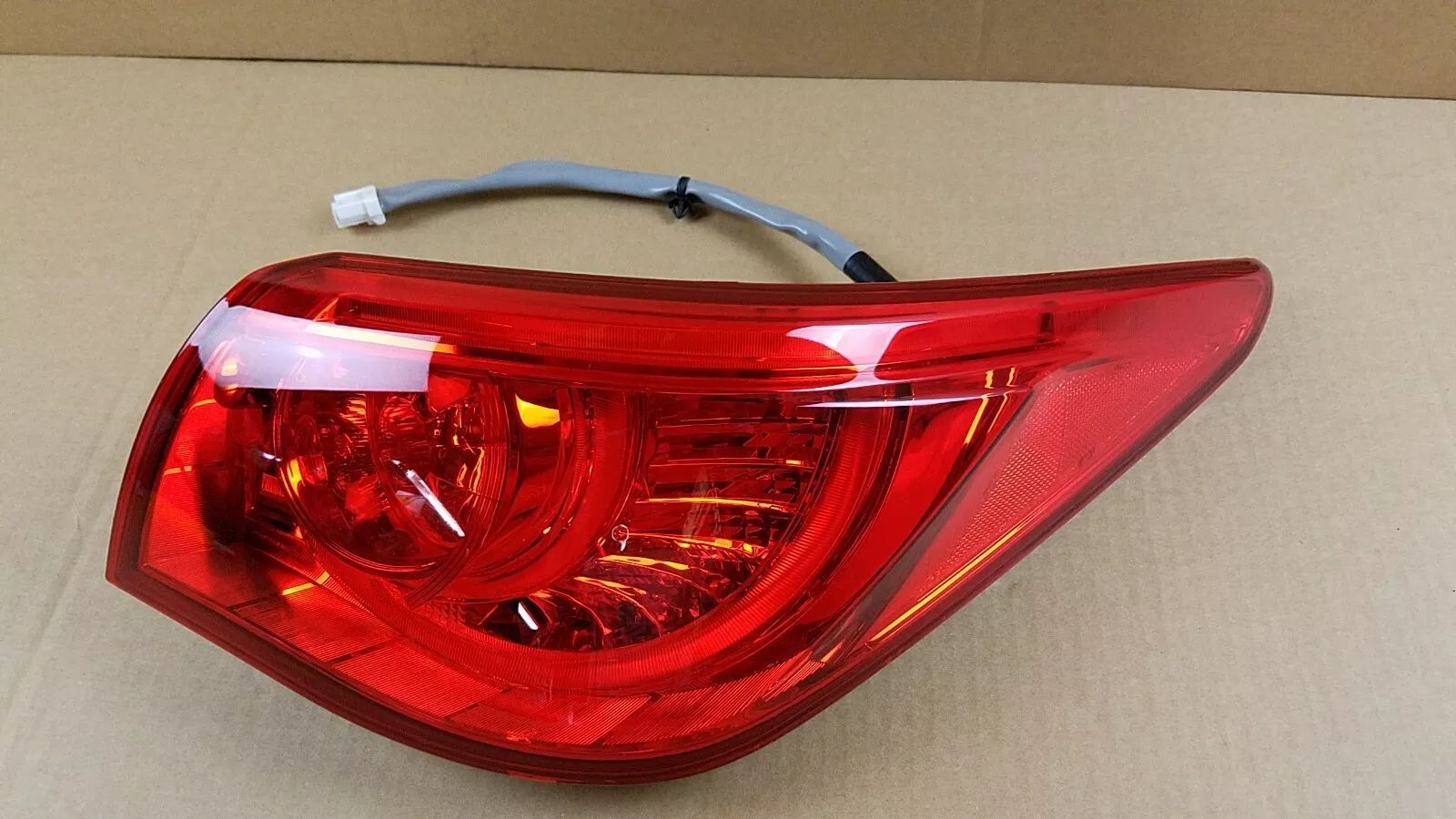  FOR 2014-2017 INFINITI Q50 REAR RIGHT PASSENGER SIDE OUTER TAIL LIGHT LAMP 