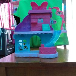 Minnie Mouse Shoe Store