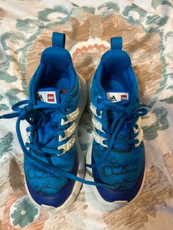 Adidas LEGO Racer TR youth sneakers in Shock Blue with white detailing.