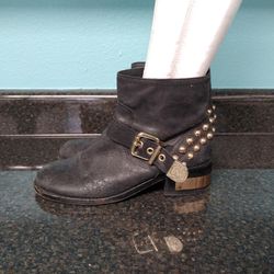 Vince Camuto Black Leather With Gold Embellishment Size 6.5 Windetta Boot