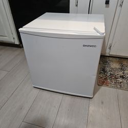Daewoo Mini Fridge