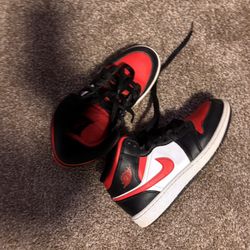 Jordan 1 Mids 