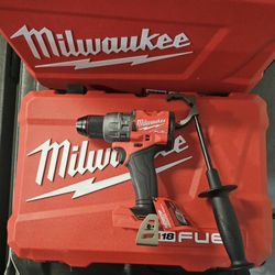 Milwaukee Fuel M18 Hammer Drill 