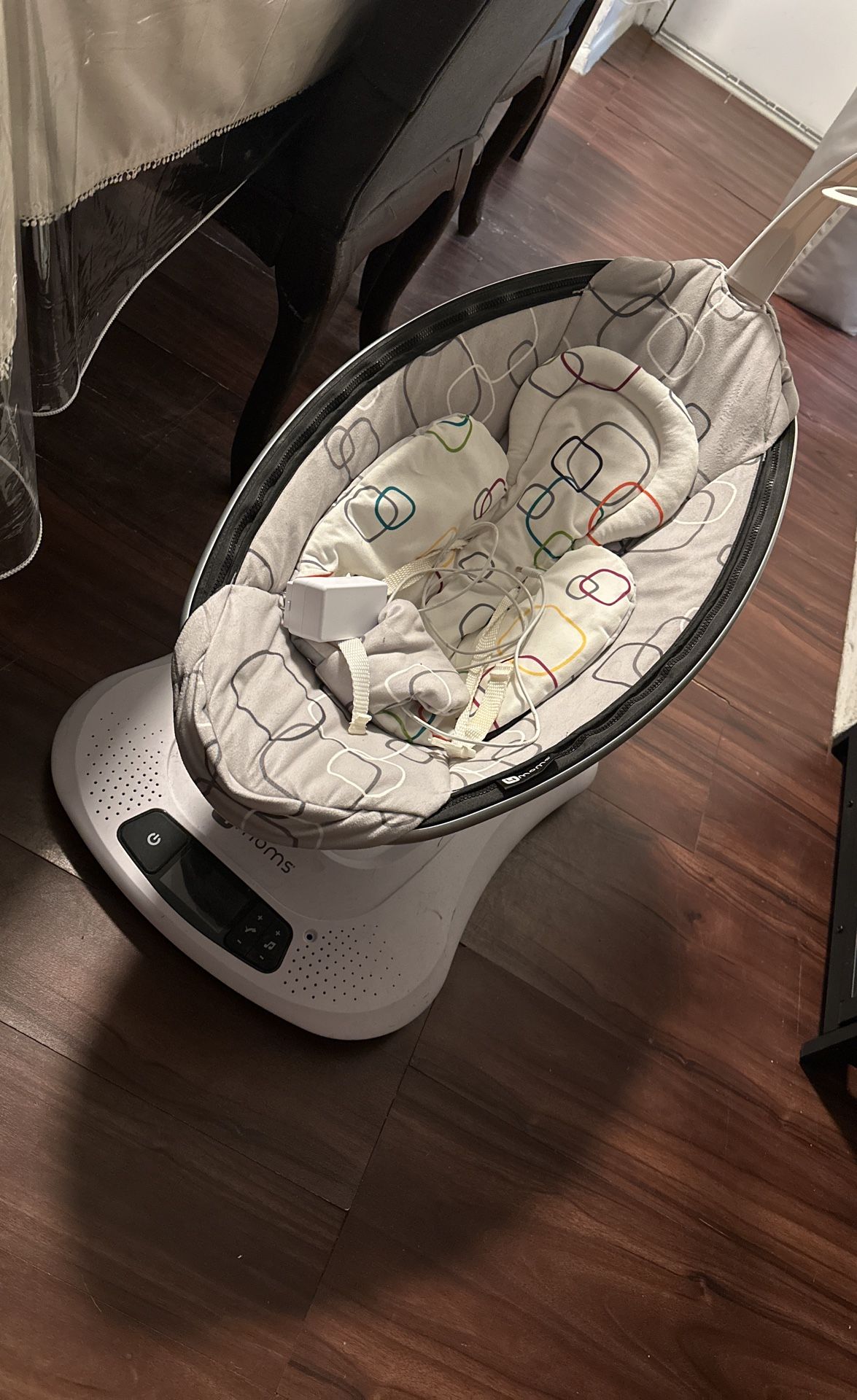 Mamaroo Baby swing $110