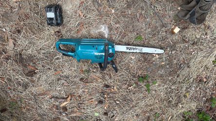 Makita 18 “ cordless chain saw kit