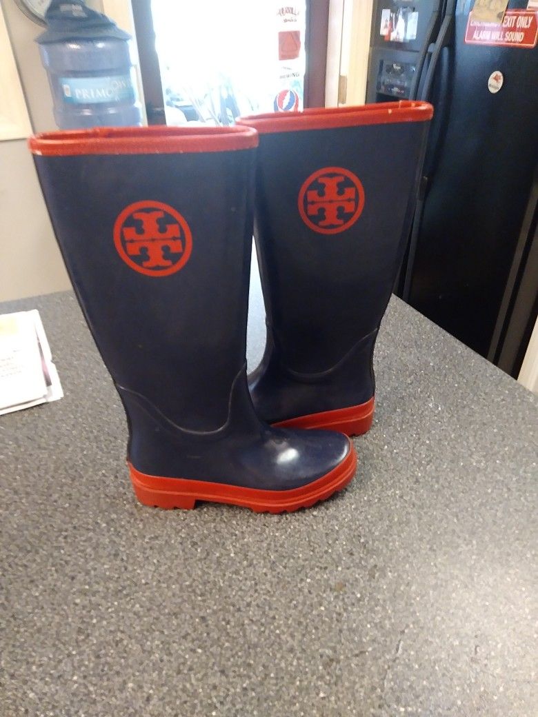 WOMENS. SIZE. 7. TORY BURCH RUBBER BOOTS