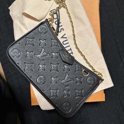 Louis Vuitton Easy Pouch On Strap 
