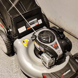 Murray

21 in. 140 cc Briggs and Stratton Walk Behind Gas Push Lawn Mower with Height Adjustment and with Mulch Bag like new working perfectly start w
