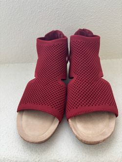 New red sandals