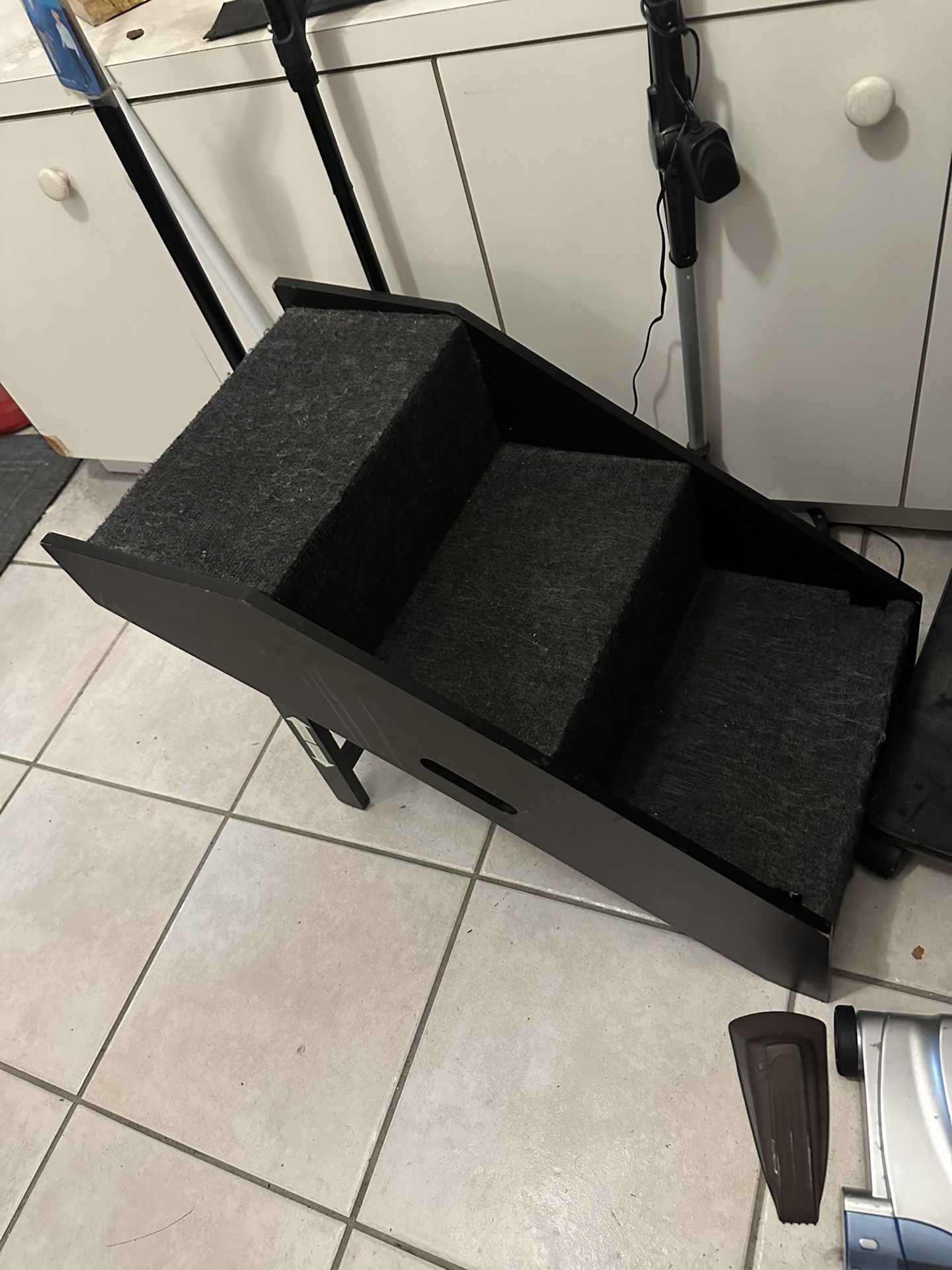 FREE 3-step Carpeted Pet Stairs