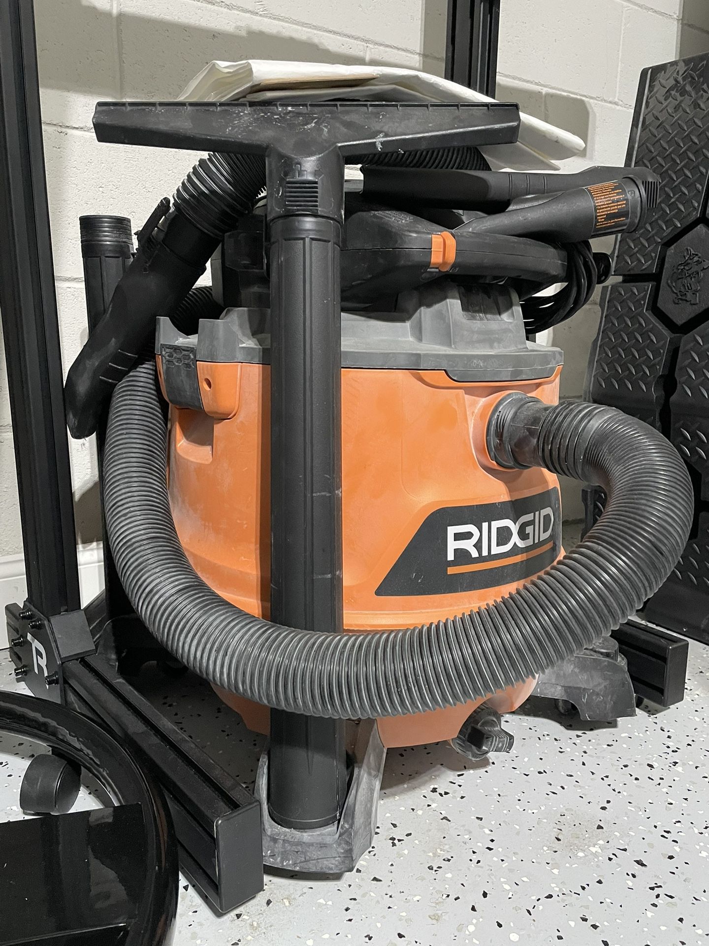 16 Gal. Rigid vacuum