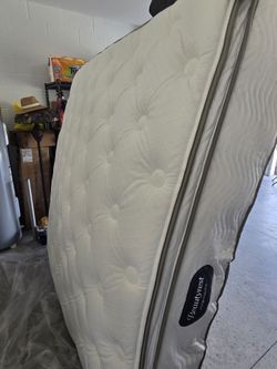 King Matress... New . Open Box