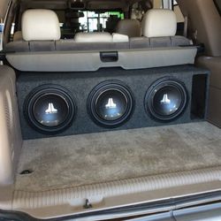 3 12’ Subwoofers JL AUDIO Super Loud Have More Subwoofers Ported Box Amplifier Voice Bass Crazy Same Day Install Cheap 