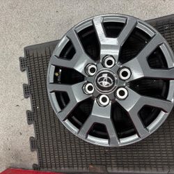 Toyota rims 17”
