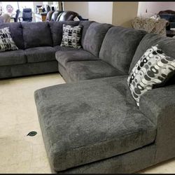 Ballinasloe - Sectional - Gray, Dark / 3-Piece Sectional with Right-Arm Facing Chaise
