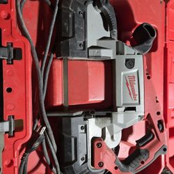 Milwaukee 11 Amp Deep Cut Band Saw